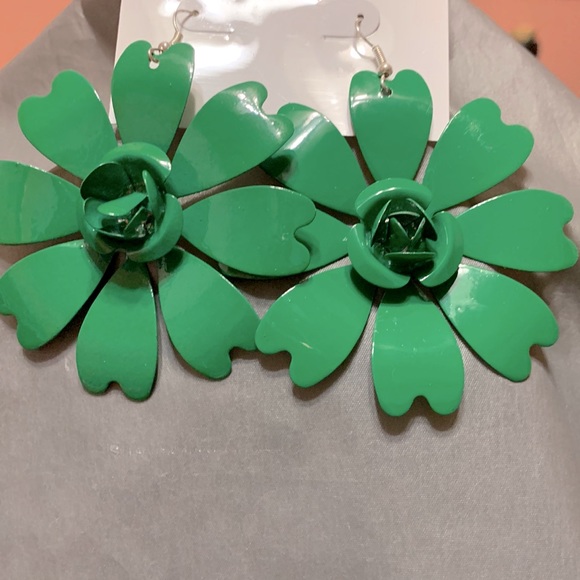 Green Metal Flower Earrings - Picture 1 of 1